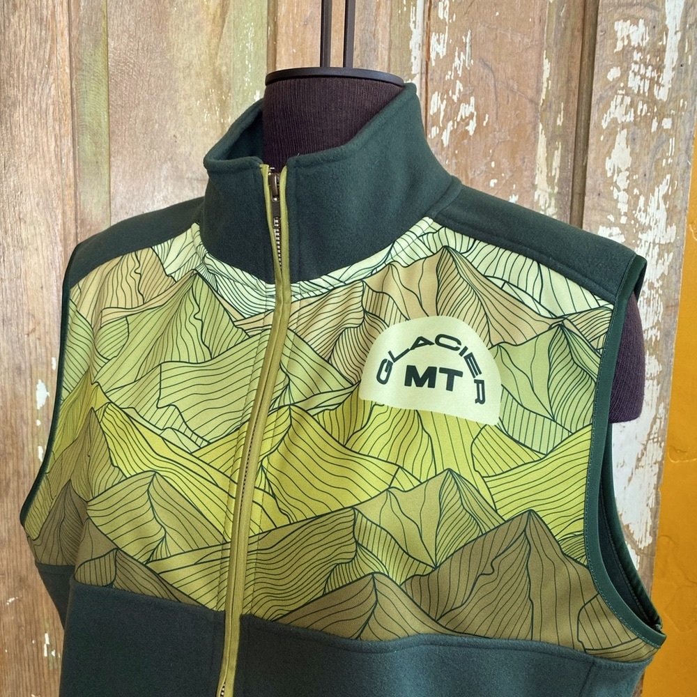 *NWT Glacier MT Polar Fleece Vest ⛰️ Monochromatic Mountain Design